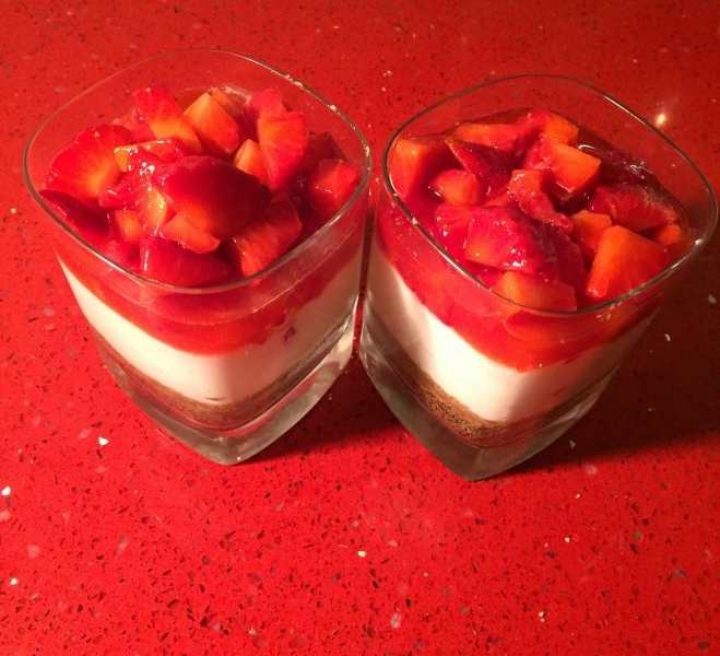 Cheesecakeverrine med jordgubbar - Galbani