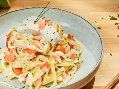 Pasta med krämig ricotta, rökt lax och gräslök - Galbani