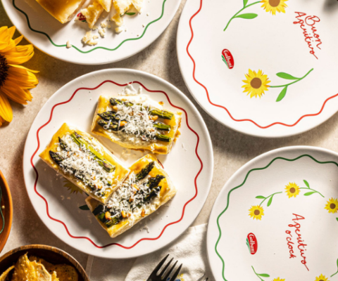 Parmesan & sotad sparristart med rostade pinjenötter på smördeg - Galbani
