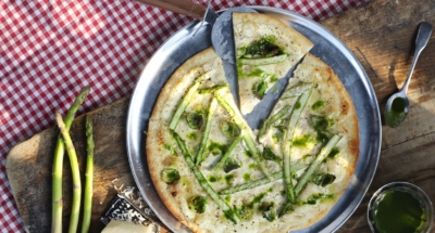 Pizza Bianca: Vår – sparris, ramslöksolja - Galbani