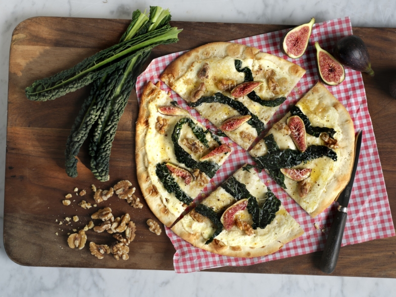 Pizza Bianca: Vinter – fikon, valnötter, honung, grönkål - Galbani