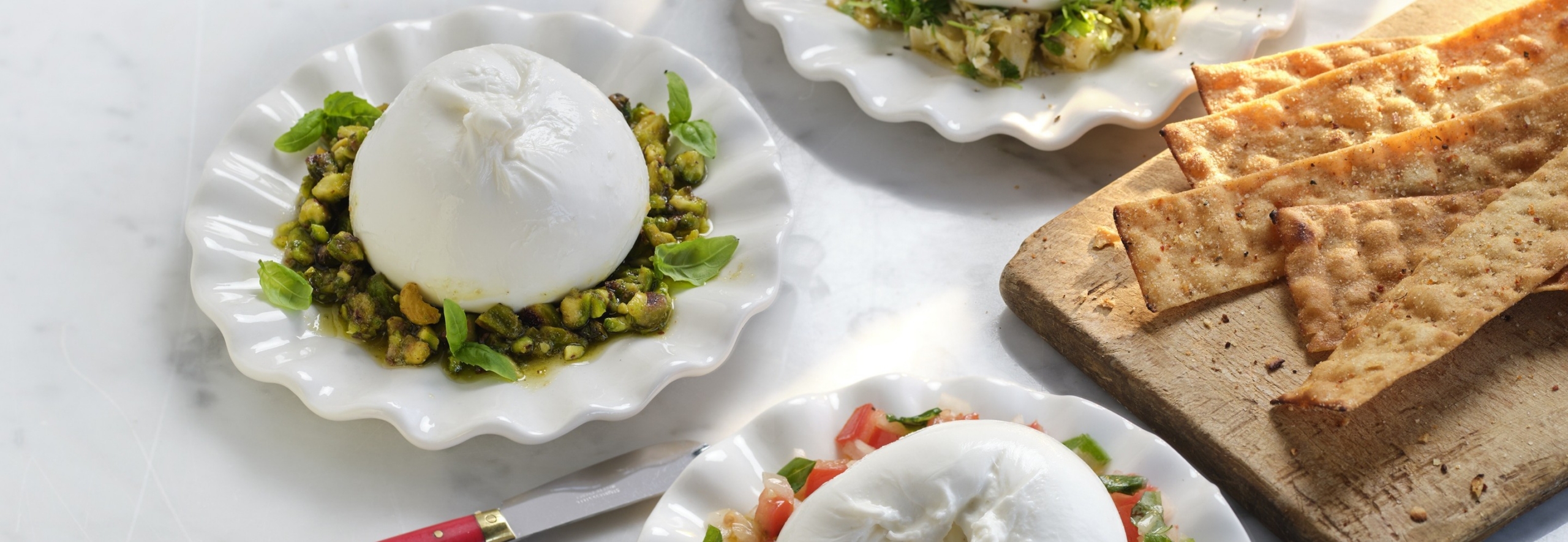 Burrata med brynt smör och pistage